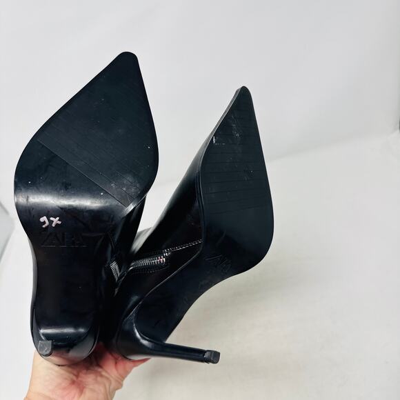 Zara Black Pointed Toe Ankle Boots 39 High Heel Zip Up Stud Trim Sleek Edgy - Picture 7 of 11